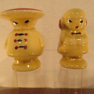 Vintage Oriental Figures Salt & Pepper Shakers Ceramic (57C)